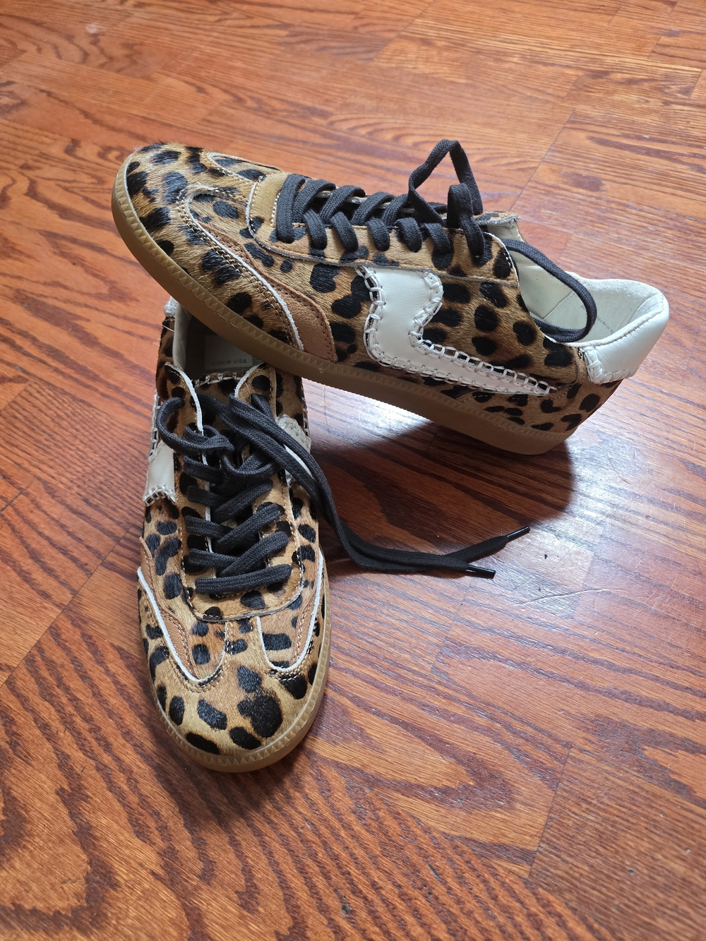 Dolce Vita Notice Stitch Leopard Calf Hair Sneakers Women's Size 10 Gum Sole - Picture 2 of 9